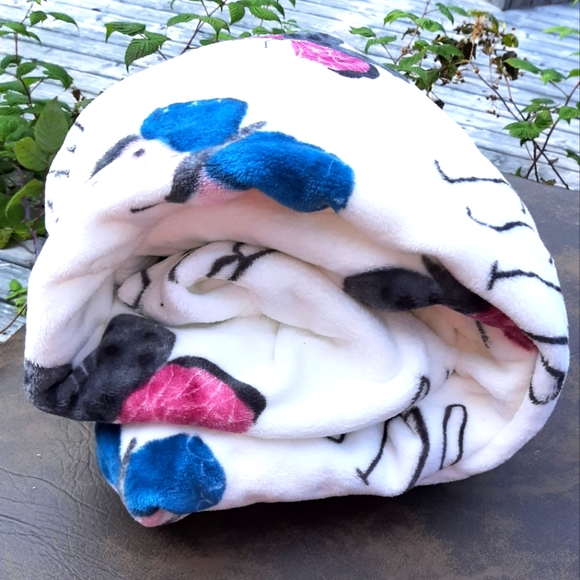 Rae Dunn "Bliss" Soft Plush Throw NWT - Picture 4 of 6